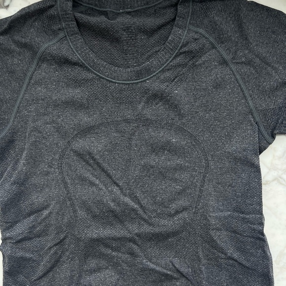 Lululemon Swiftly Tech Short Sleeve Shirt 8 - Picture 2 of 4